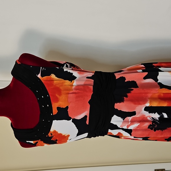 Sleeveless Floral Dress With Jeweled Neckline Size 12 - Picture 3 of 5